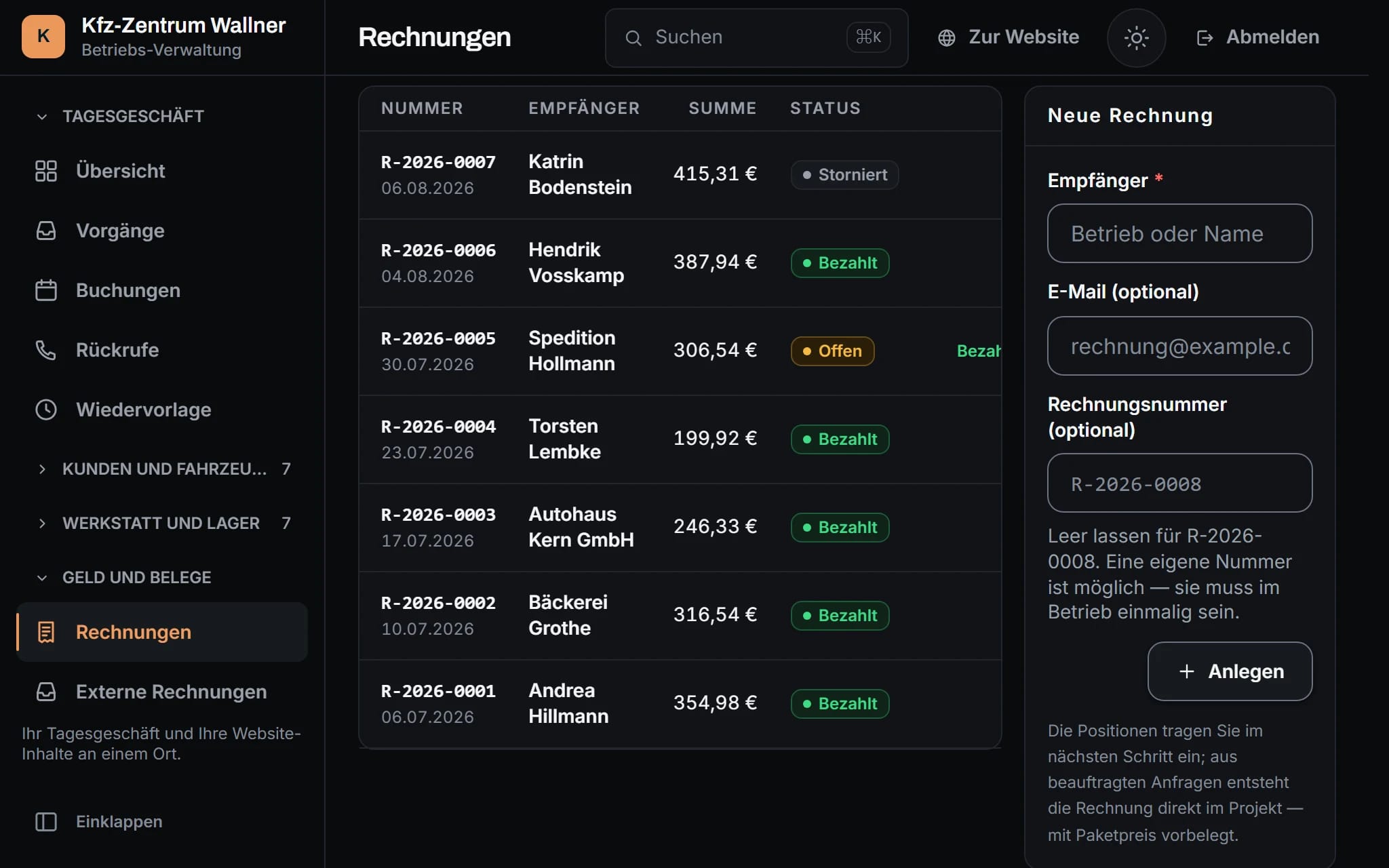 Verwaltung, Bereich Rechnungen: eine Tabelle mit fortlaufenden Rechnungsnummern, Empfänger, Datum, Betrag und Zahlungsstand.